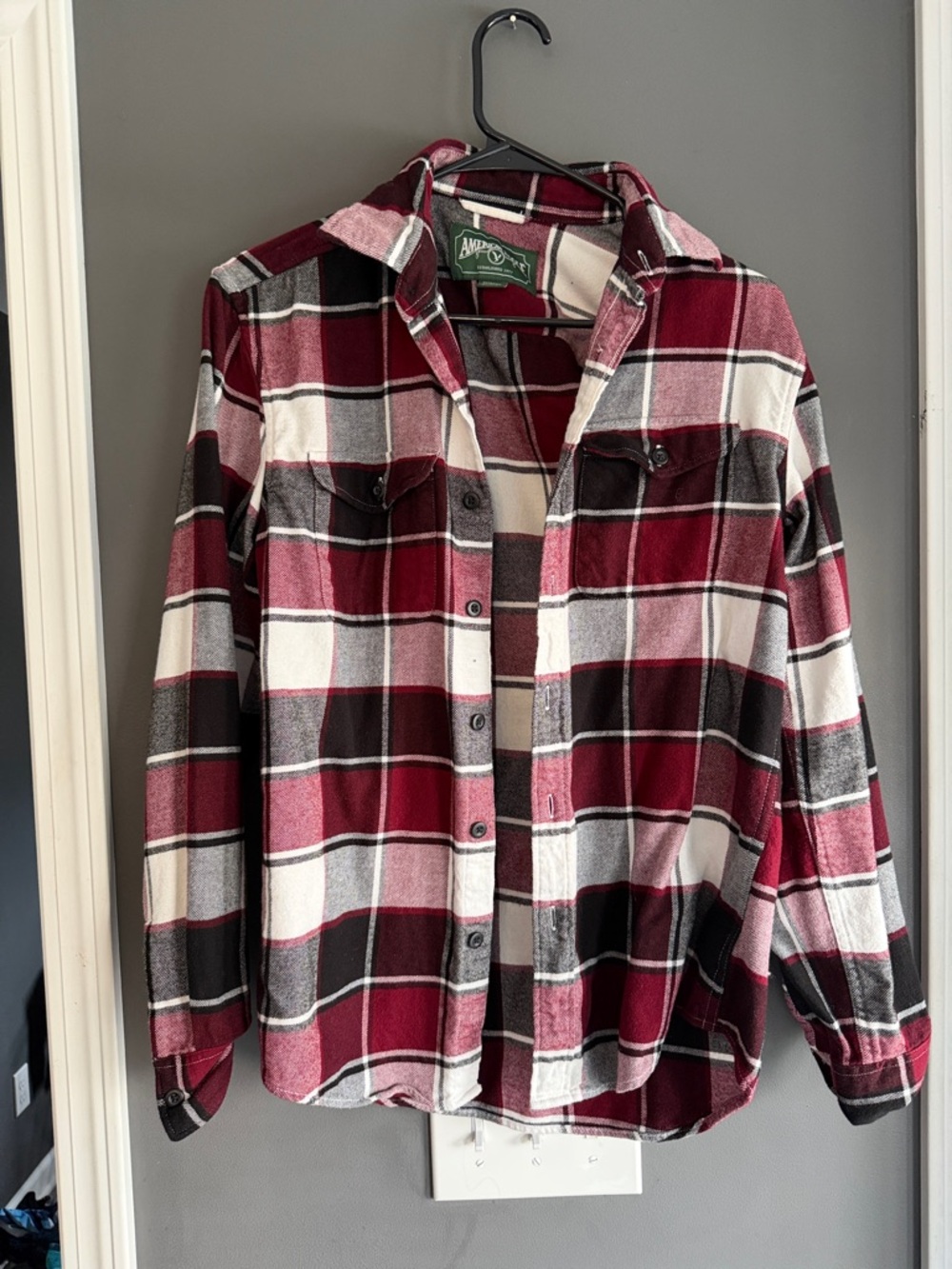 American eagle  Plaid Button-Up Shirt in Burgundy, Black & White